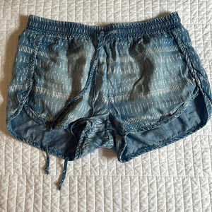 Bella Dahl brand distressed chambray shorts XS